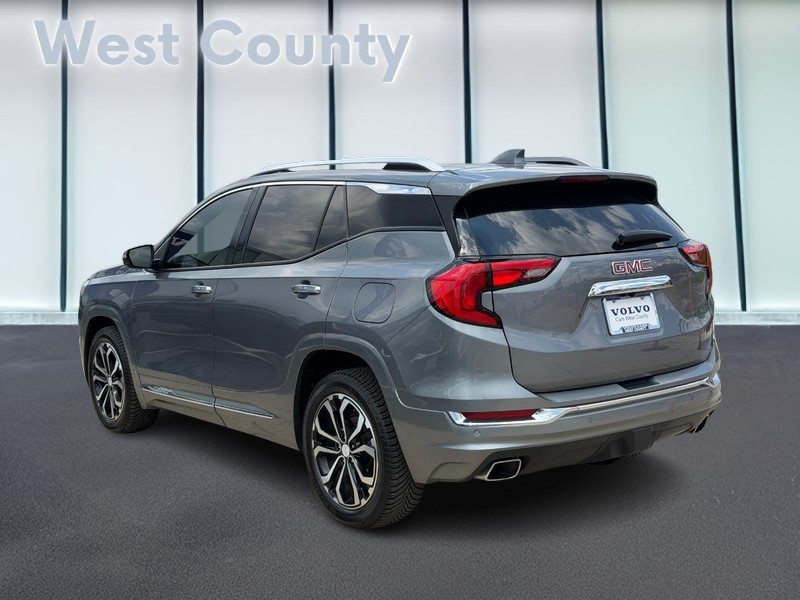 GMC Terrain Vehicle Full-screen Gallery Image 06