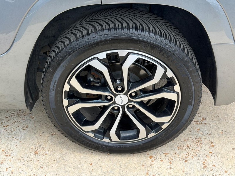 GMC Terrain Vehicle Full-screen Gallery Image 07