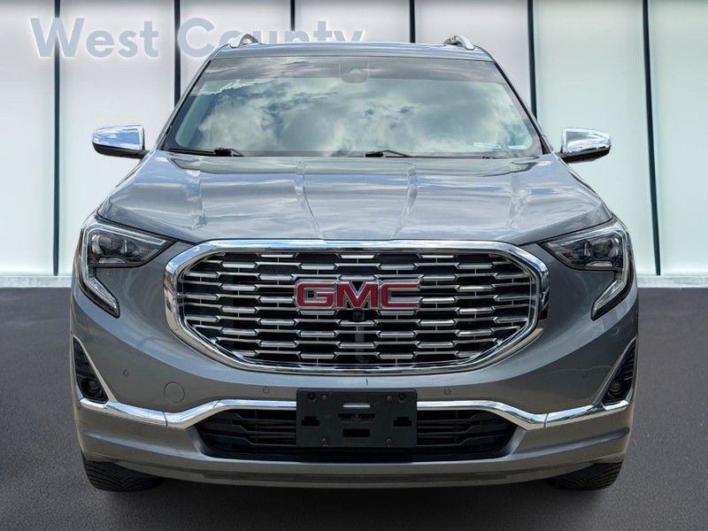 GMC Terrain Vehicle Full-screen Gallery Image 09