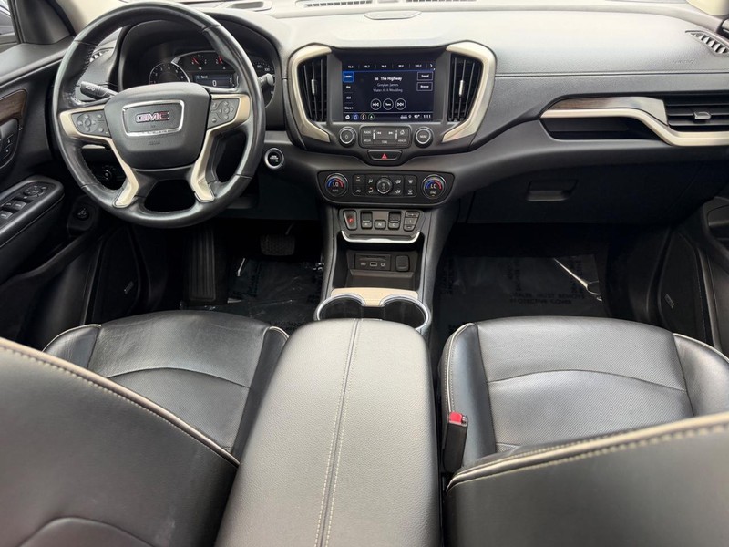 GMC Terrain Vehicle Full-screen Gallery Image 11