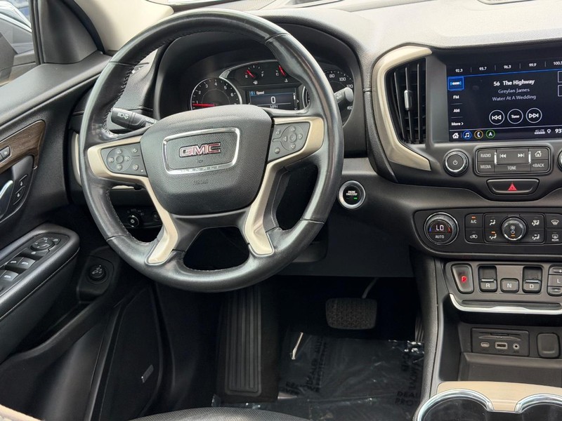 GMC Terrain Vehicle Full-screen Gallery Image 12
