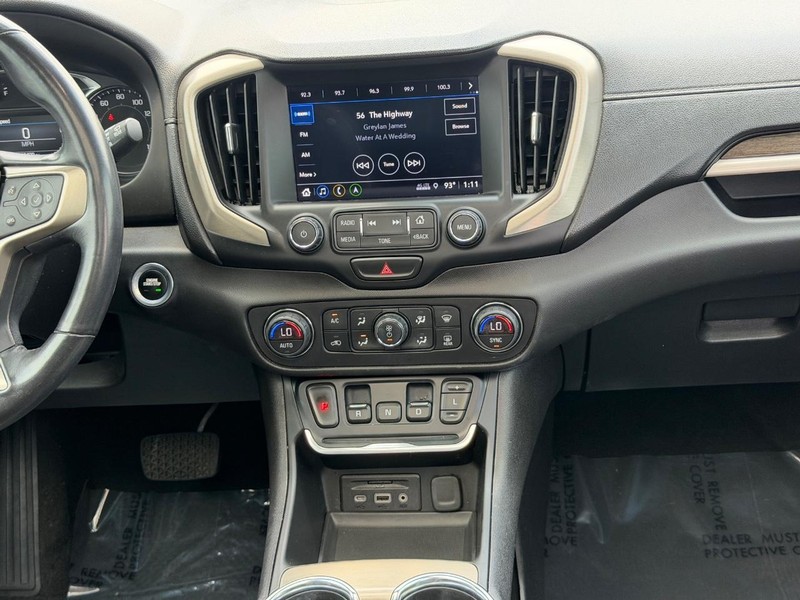 GMC Terrain Vehicle Full-screen Gallery Image 13