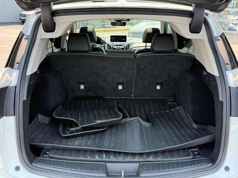 Acura RDX Vehicle Full-screen Gallery Image 04