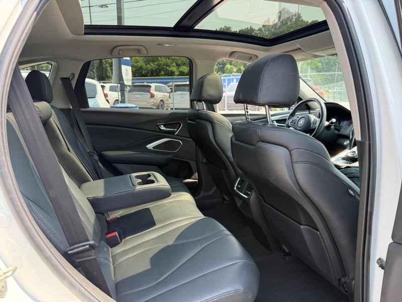 Acura RDX Vehicle Full-screen Gallery Image 10