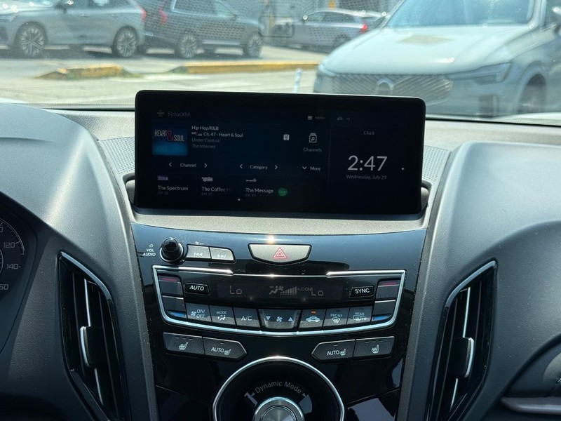 Acura RDX Vehicle Full-screen Gallery Image 13