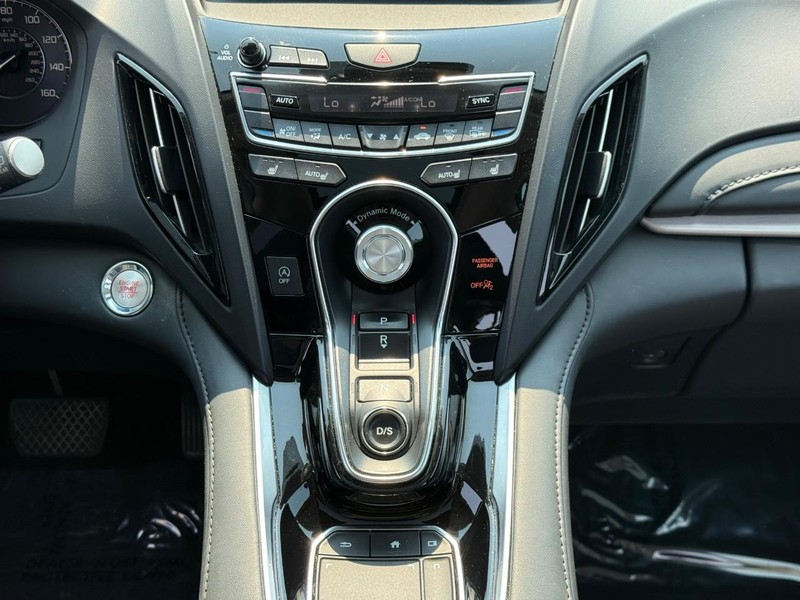 Acura RDX Vehicle Full-screen Gallery Image 14