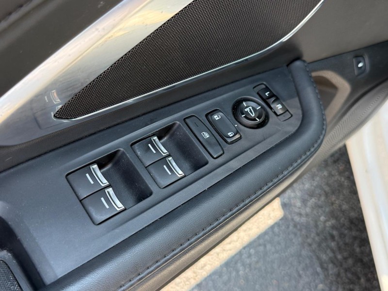 Acura RDX Vehicle Full-screen Gallery Image 15
