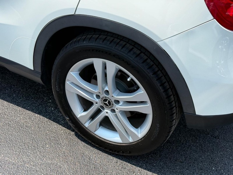 Mercedes-Benz GLA Vehicle Full-screen Gallery Image 07