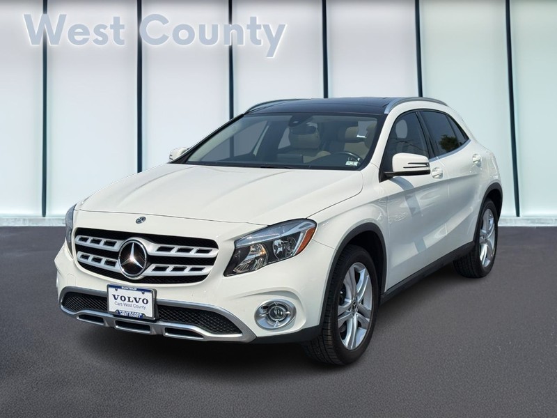 Mercedes-Benz GLA Vehicle Full-screen Gallery Image 08
