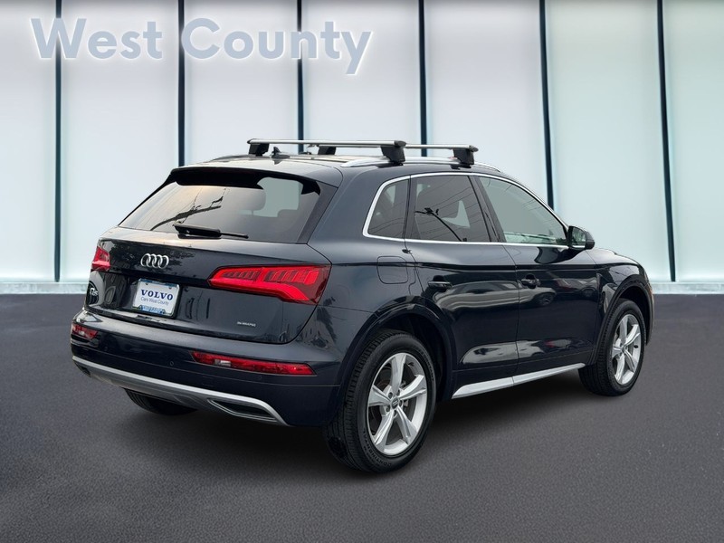 Audi Q5 Vehicle Full-screen Gallery Image 03