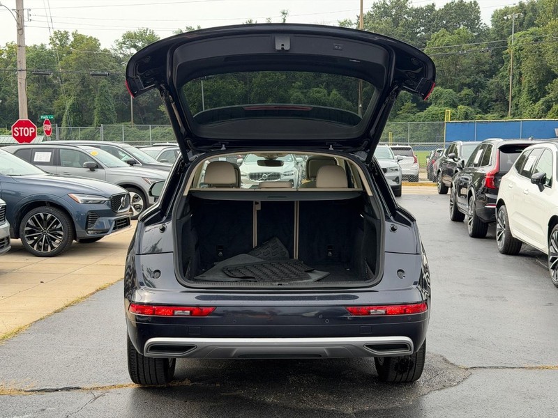 Audi Q5 Vehicle Full-screen Gallery Image 04