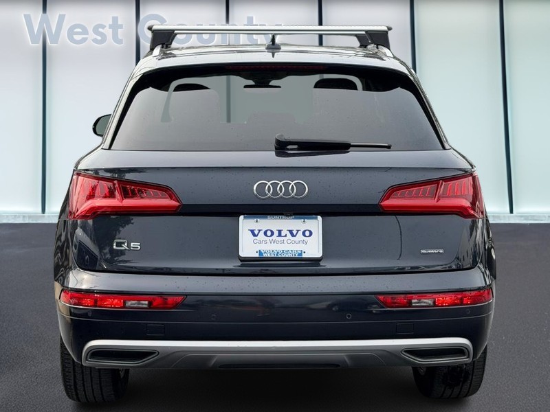 Audi Q5 Vehicle Full-screen Gallery Image 05