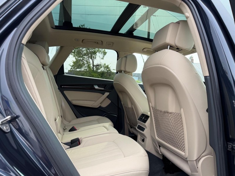 Audi Q5 Vehicle Full-screen Gallery Image 10
