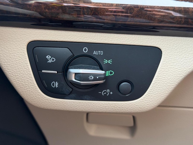 Audi Q5 Vehicle Full-screen Gallery Image 16
