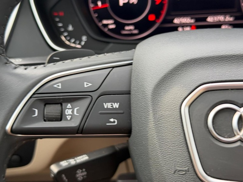 Audi Q5 Vehicle Full-screen Gallery Image 17