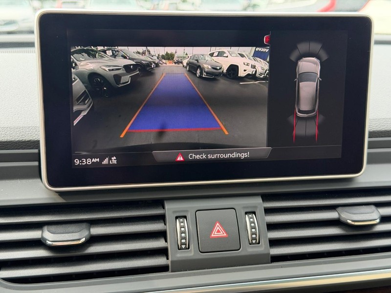 Audi Q5 Vehicle Full-screen Gallery Image 21