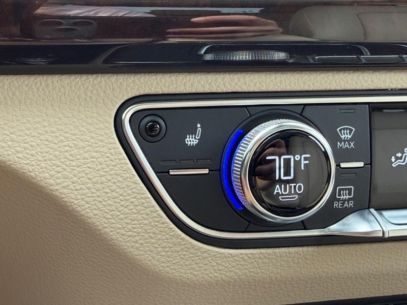 Audi Q5 Vehicle Full-screen Gallery Image 22