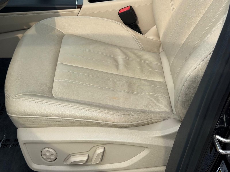 Audi Q5 Vehicle Full-screen Gallery Image 23