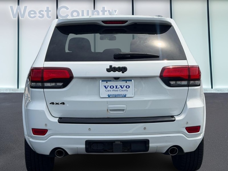 Jeep Grand Cherokee Vehicle Full-screen Gallery Image 05
