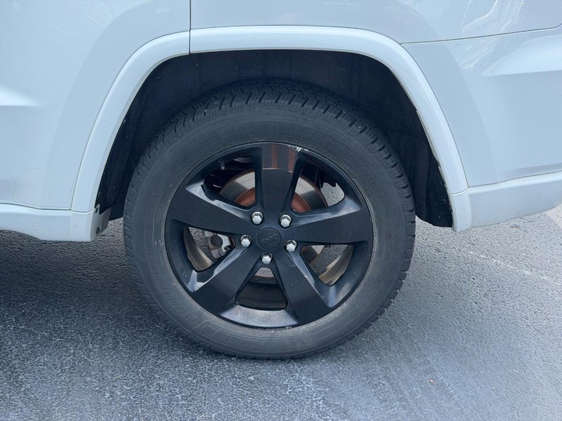 Jeep Grand Cherokee Vehicle Full-screen Gallery Image 07