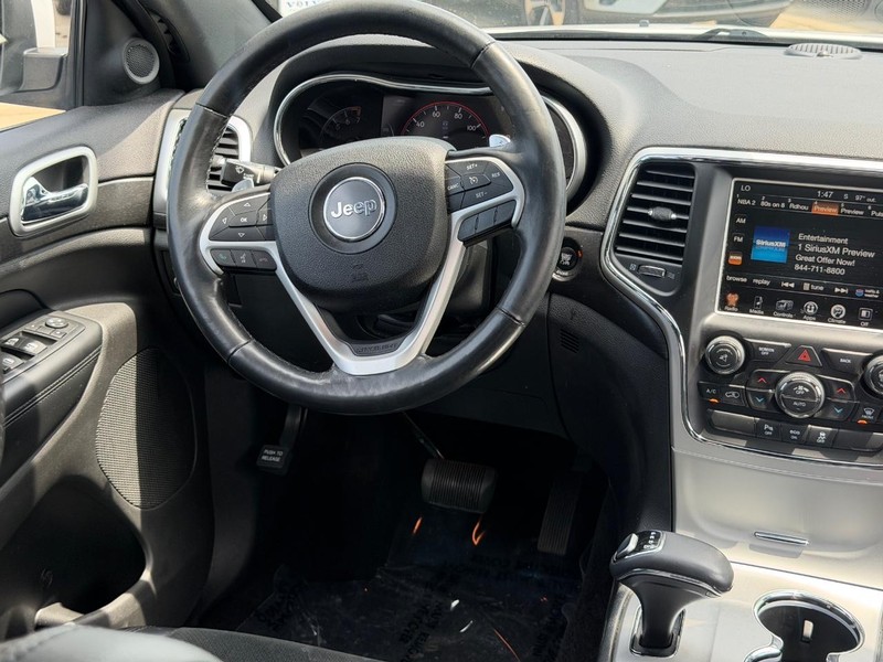Jeep Grand Cherokee Vehicle Full-screen Gallery Image 12