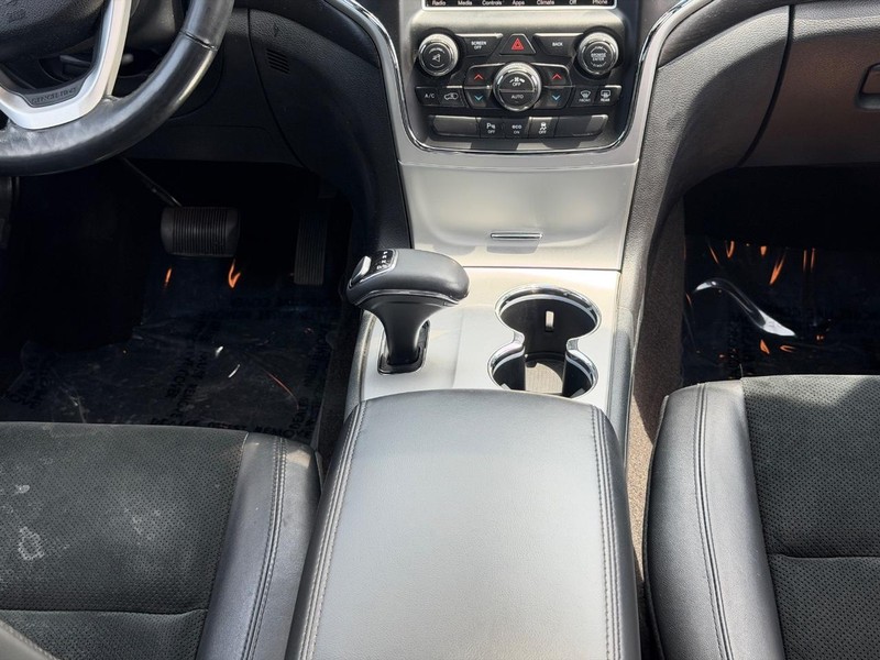 Jeep Grand Cherokee Vehicle Full-screen Gallery Image 14