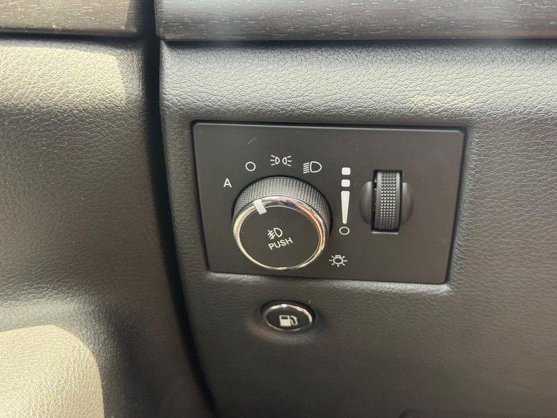 Jeep Grand Cherokee Vehicle Full-screen Gallery Image 16