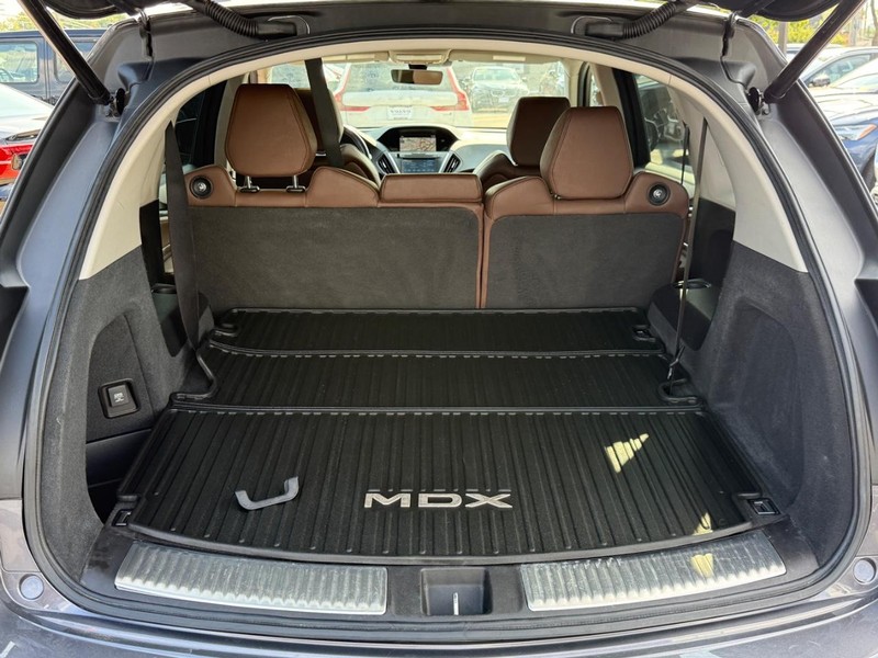 Acura MDX Vehicle Full-screen Gallery Image 04