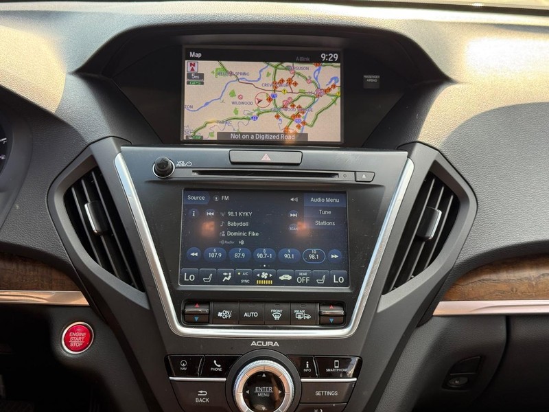 Acura MDX Vehicle Full-screen Gallery Image 13