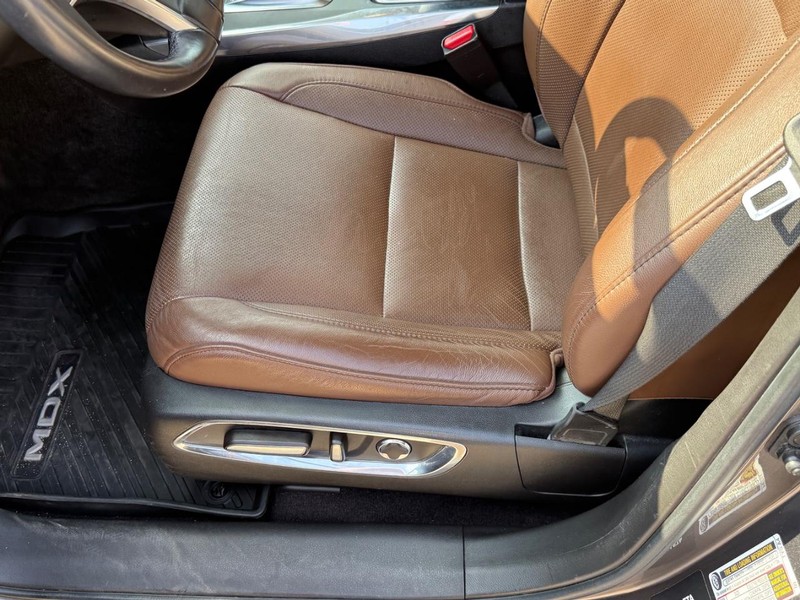 Acura MDX Vehicle Full-screen Gallery Image 17