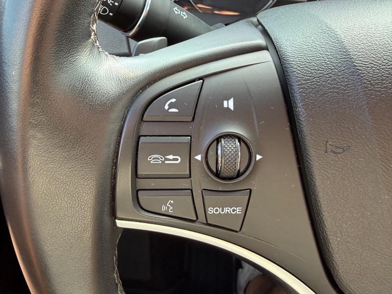 Acura MDX Vehicle Full-screen Gallery Image 18