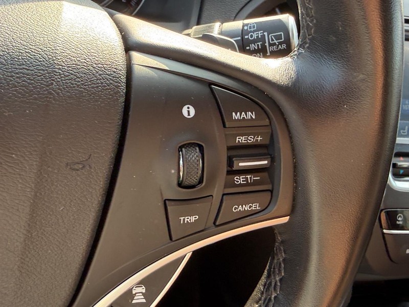 Acura MDX Vehicle Full-screen Gallery Image 19