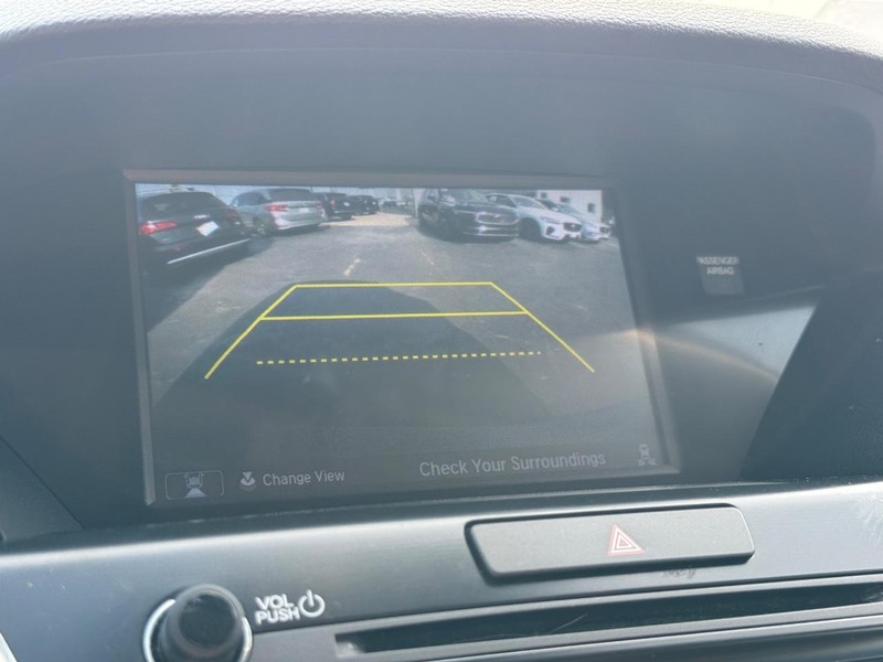 Acura MDX Vehicle Full-screen Gallery Image 22