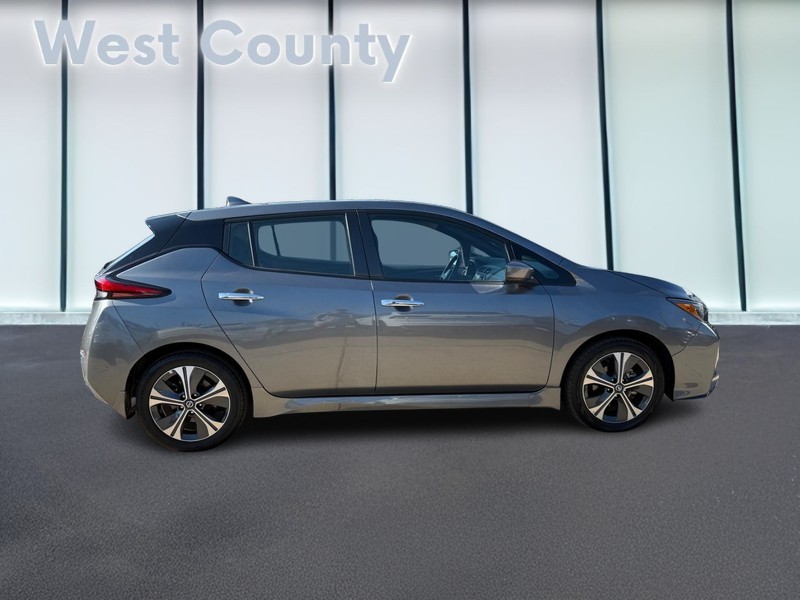 Nissan LEAF Vehicle Full-screen Gallery Image 02