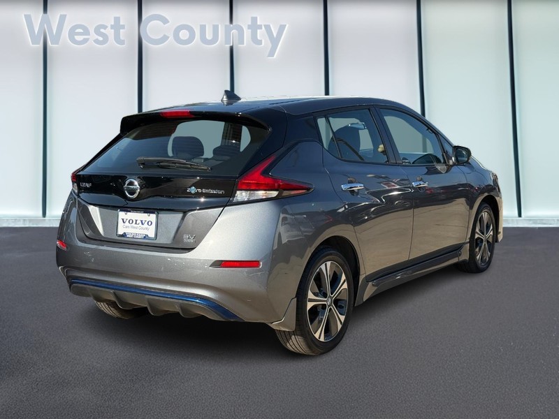 Nissan LEAF Vehicle Full-screen Gallery Image 03