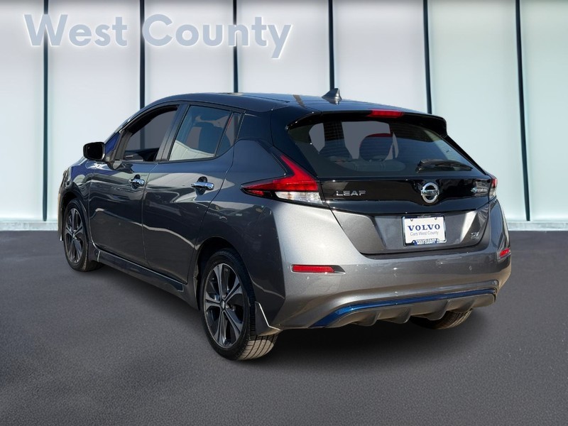 Nissan LEAF Vehicle Full-screen Gallery Image 06