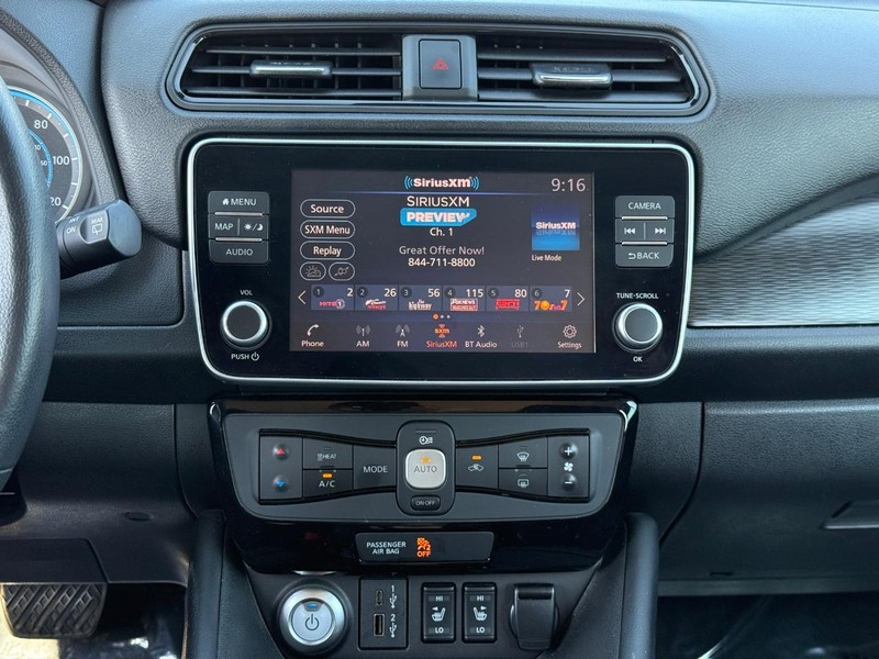 Nissan LEAF Vehicle Full-screen Gallery Image 13