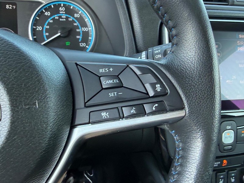 Nissan LEAF Vehicle Full-screen Gallery Image 18