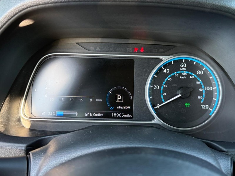 Nissan LEAF Vehicle Full-screen Gallery Image 19