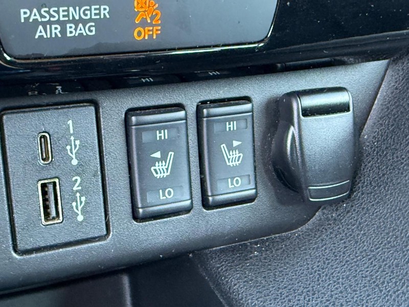 Nissan LEAF Vehicle Full-screen Gallery Image 22