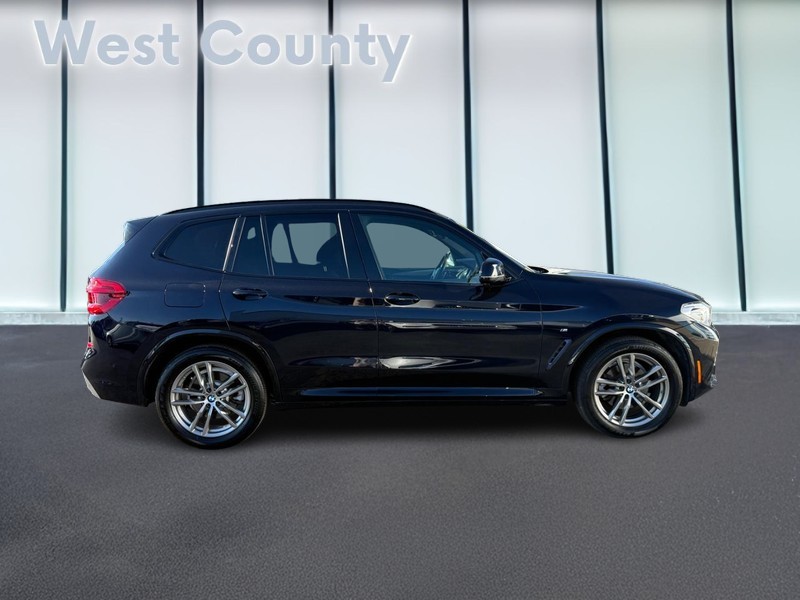 BMW X3 Vehicle Full-screen Gallery Image 02