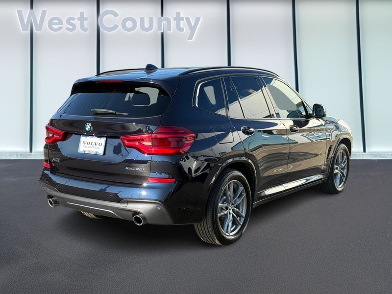 BMW X3 Vehicle Full-screen Gallery Image 03