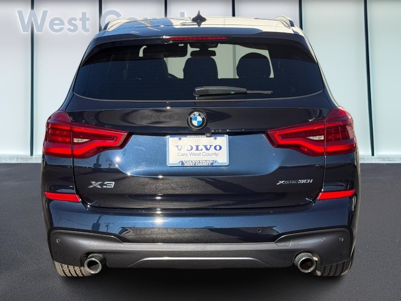 BMW X3 Vehicle Full-screen Gallery Image 05