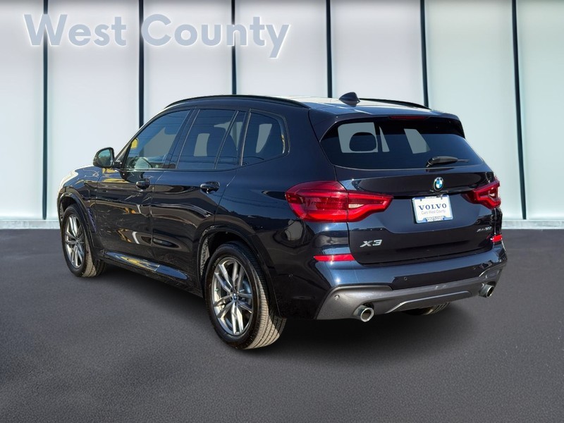 BMW X3 Vehicle Full-screen Gallery Image 06