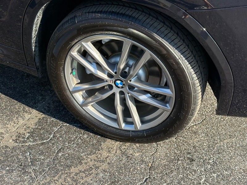 BMW X3 Vehicle Full-screen Gallery Image 07