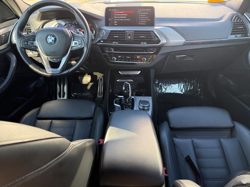 BMW X3 Vehicle Full-screen Gallery Image 11
