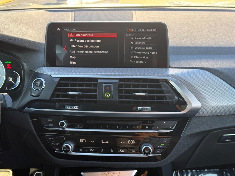 BMW X3 Vehicle Full-screen Gallery Image 13