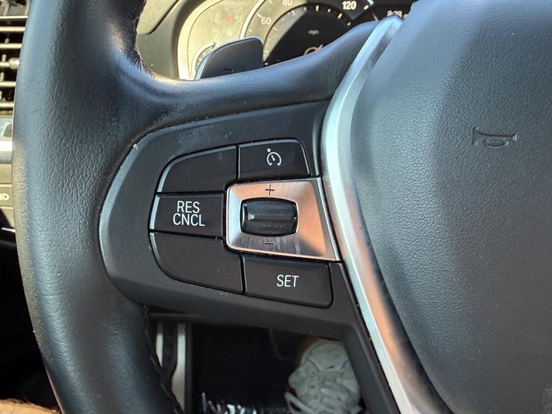 BMW X3 Vehicle Full-screen Gallery Image 18