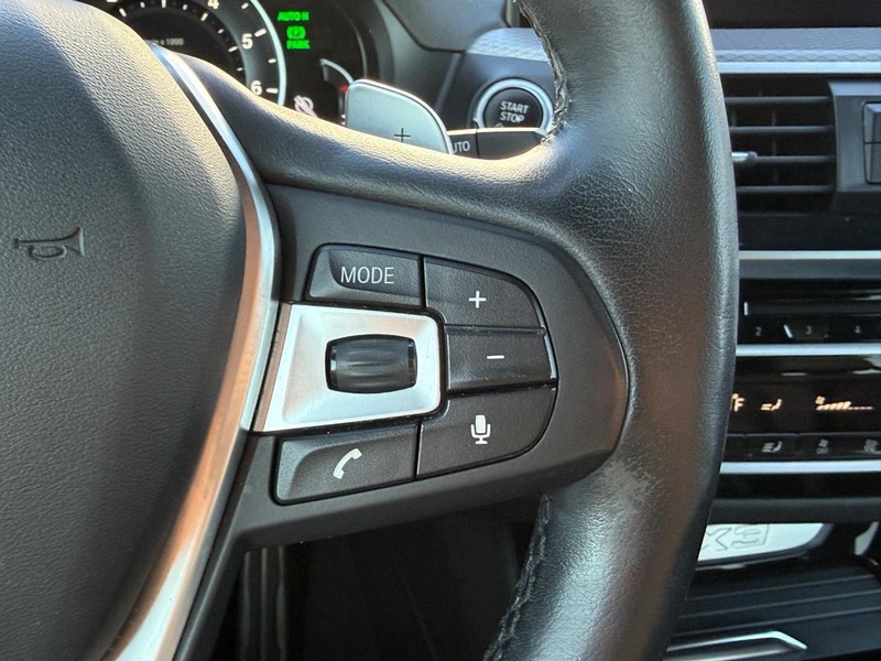 BMW X3 Vehicle Full-screen Gallery Image 19