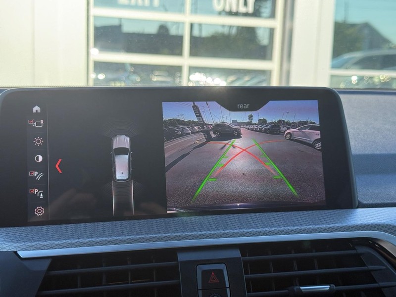 BMW X3 Vehicle Full-screen Gallery Image 22
